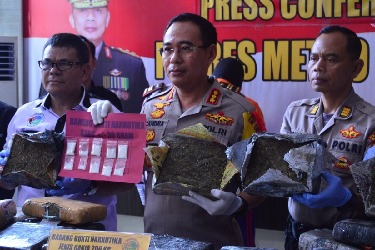 Pengemudi Ojol di Gunung Sindur Bogor Ditangkap Bawak Ganja